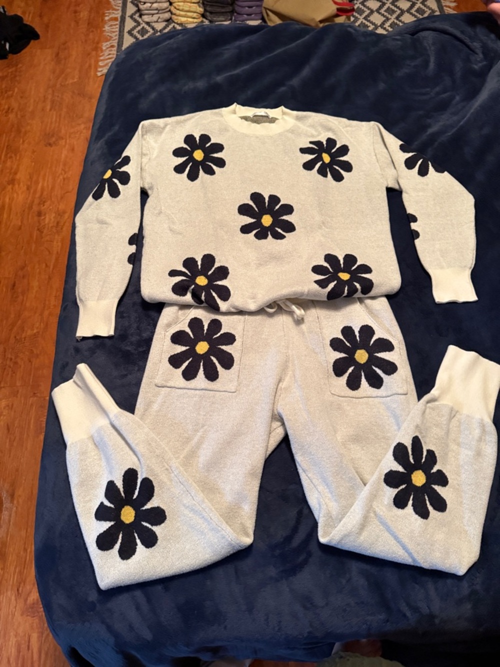 Cream Daisy Knit Sweatshirt and Jogger Set